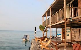 Hostel Santa Cruz Del Islote